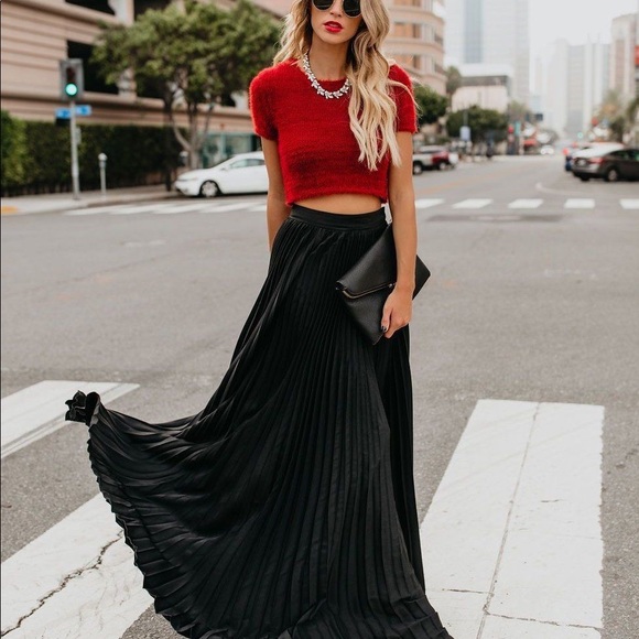 Dresses & Skirts - Jessica Holbrook Black Pleated Maxi Skirt